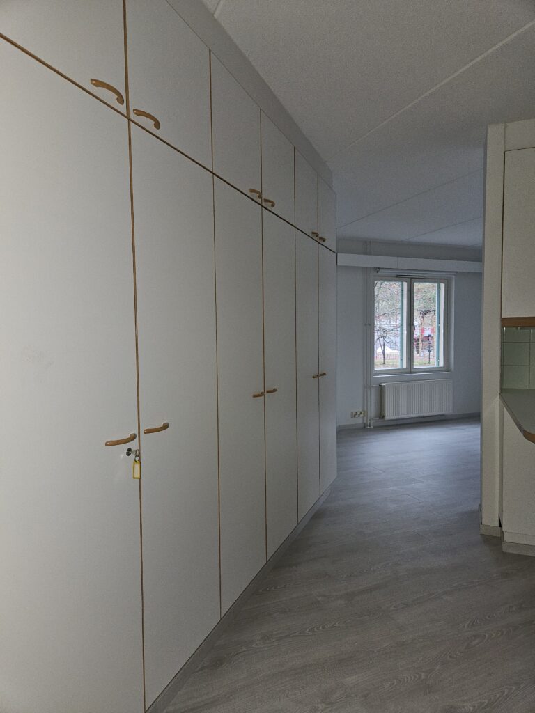 eteisen kaapistot
