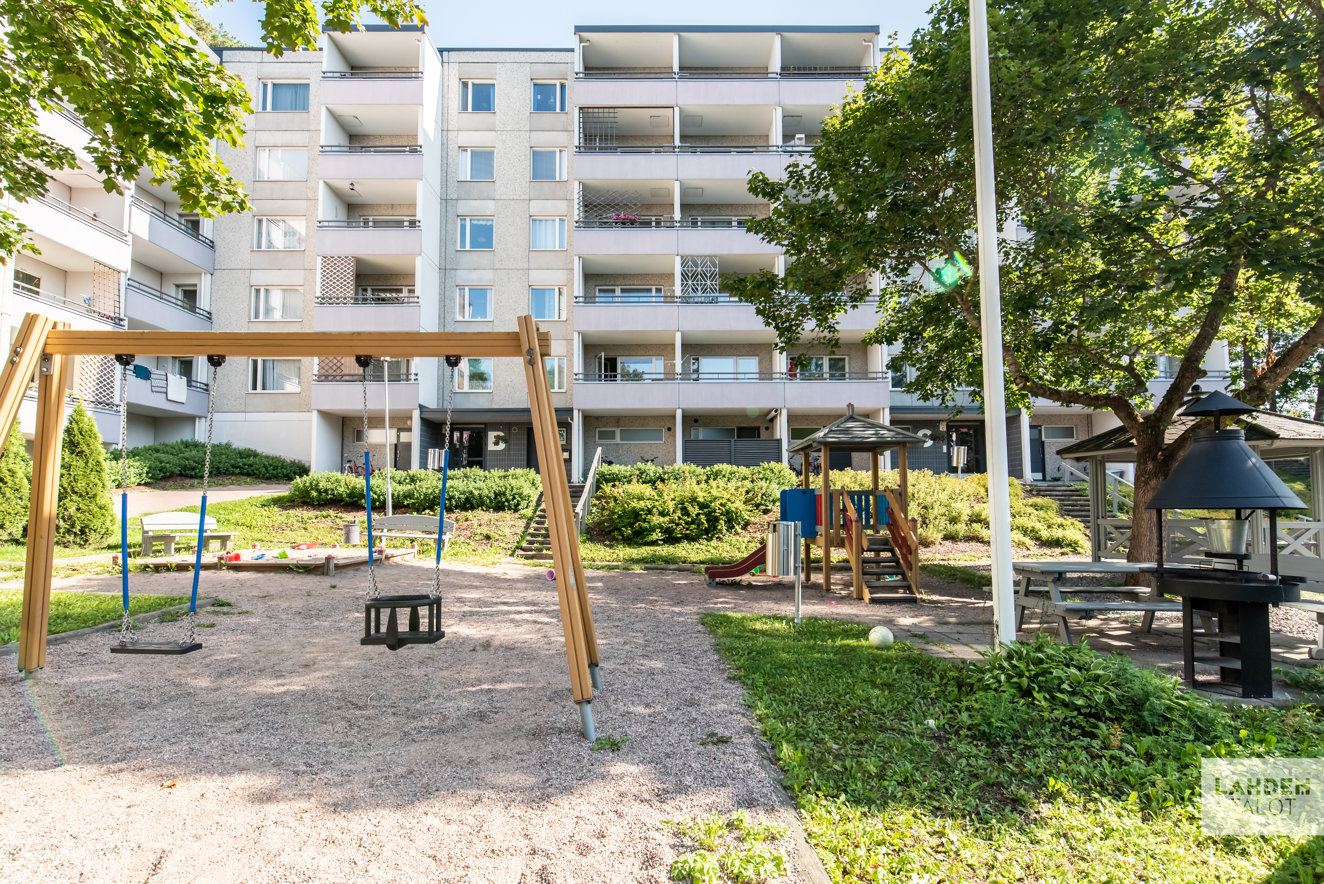 kiinteistön ulkokuva, kaunisharjunpolku 1